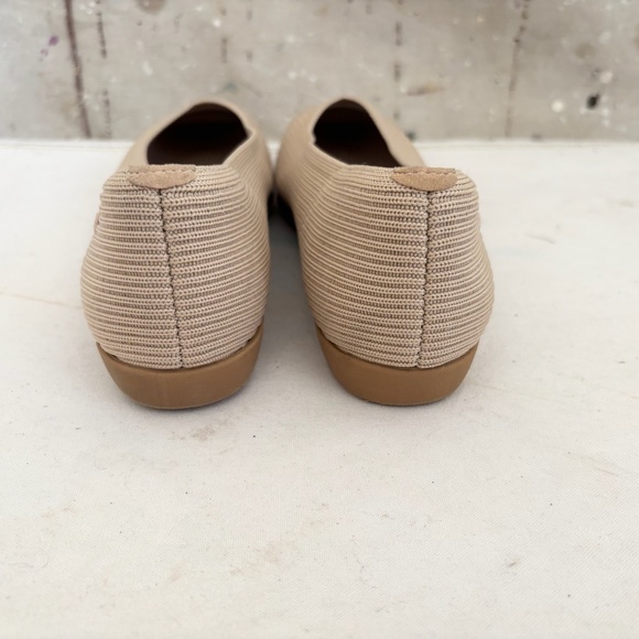 Vivaia Lightweight Square-Toe V-Cut Flats, Margot Walker Almond NEW - Picture 4 of 6